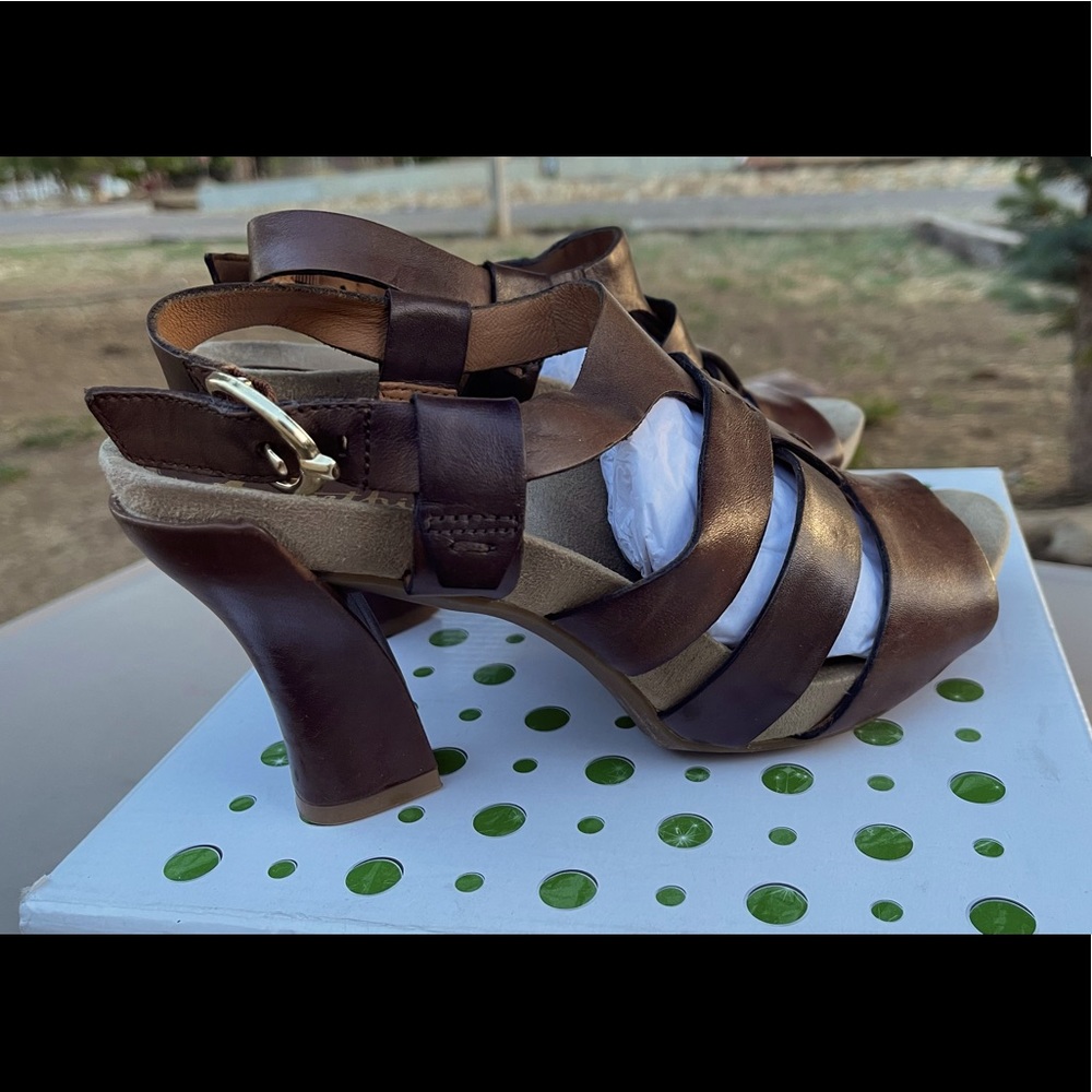 Earthie Sandals
